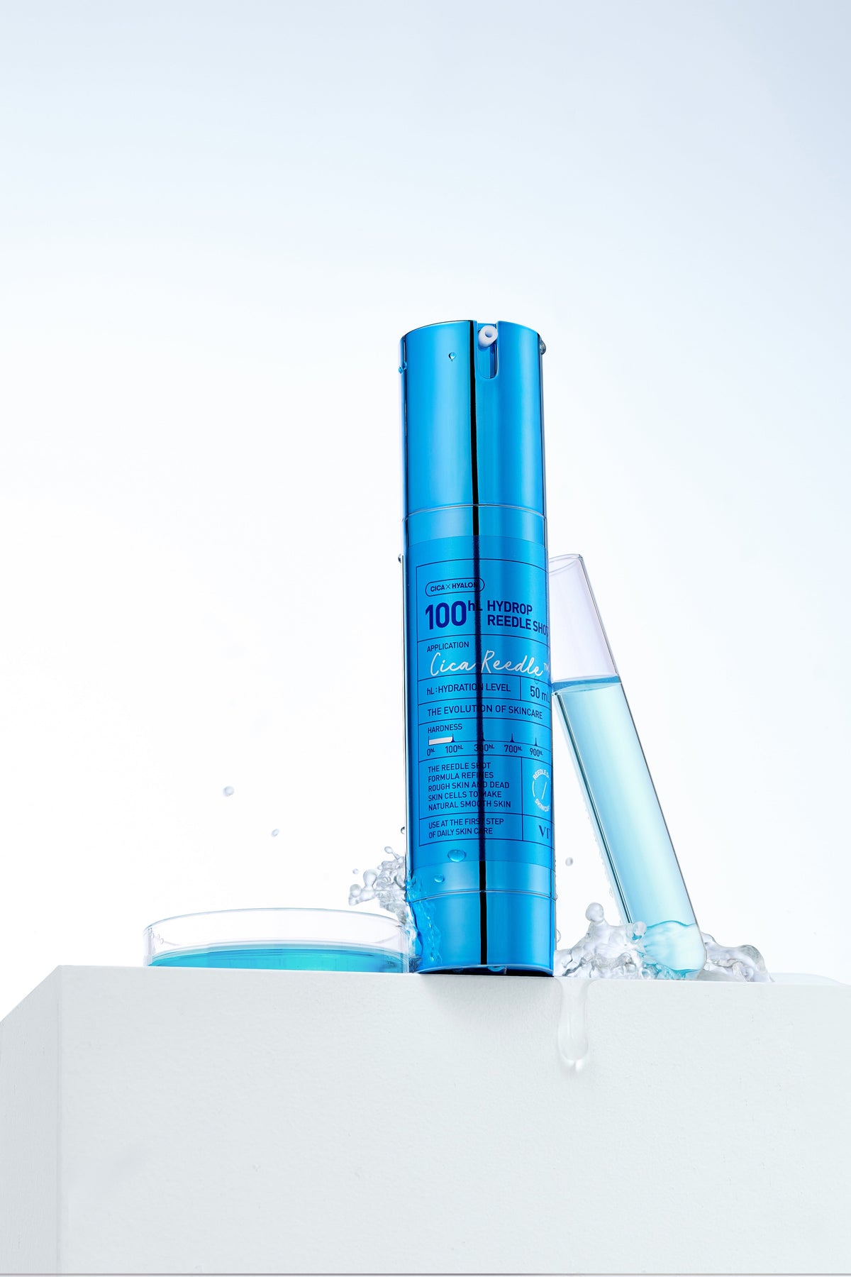 VT Cosmetics Hydrop Reedle Shot 100 50ml - blue pen-style applicator on a white block, blue background